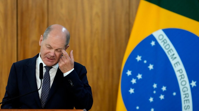 German Chancellor Olaf Scholz delivers a statement to the press with Brazil's President Luiz Inacio Lula da Silva, at Planalto Palace, in Brasilia, Brazil, Monday, Jan. 30, 2023. (AP Photo/Eraldo Peres)