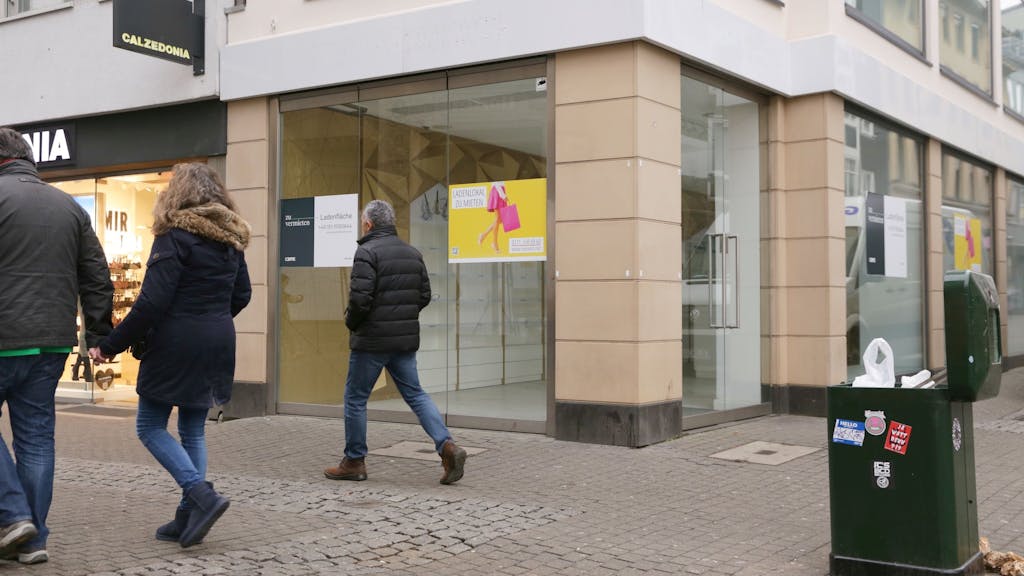 Ein leerstehendes Geschäft in der Düsseldorfer Innenstadt