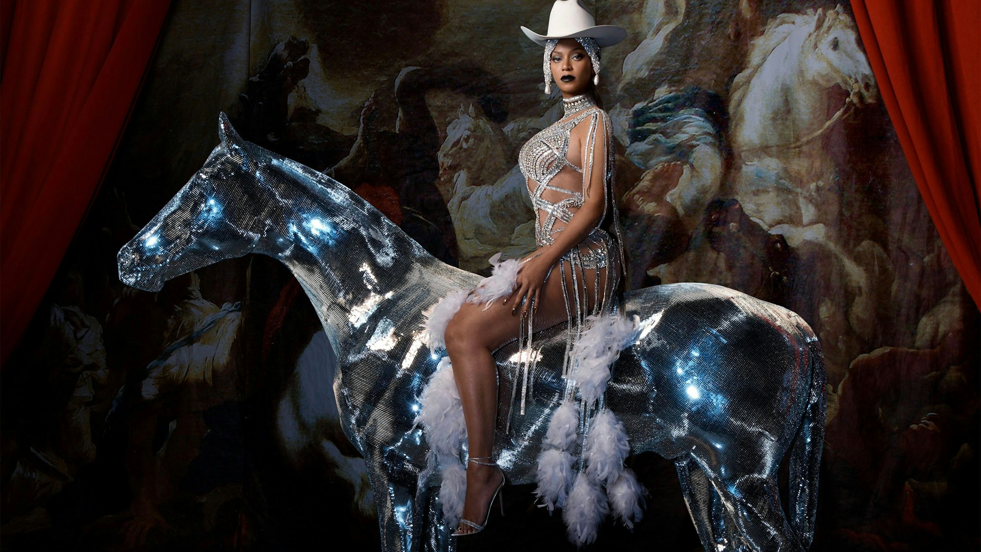 Beyoncé reitet auf einem Pferd.