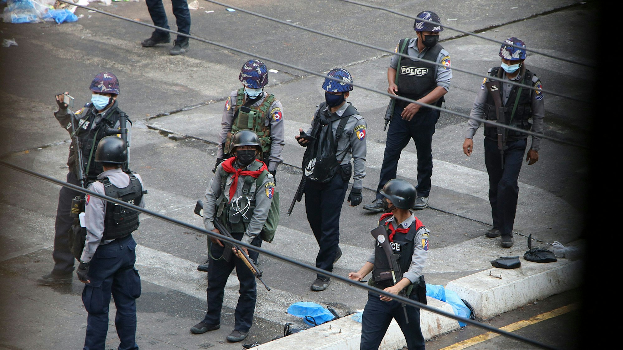 März 2021: Polizei auf den Straßen von Yangon