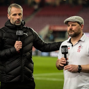 Dortmunds Trainer Marco Rose (l.) und Kölns Coach Steffen Baumgart geben vor dem Duell ihrer Mannschaften am 20. März 2022 bei TV-Sender Sky ein Interview.