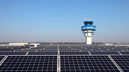 Solarmodule am Airport Köln