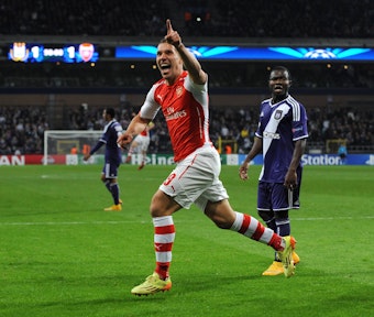 Lukas Podolski jubelt im Trikot des FC Arsenal.