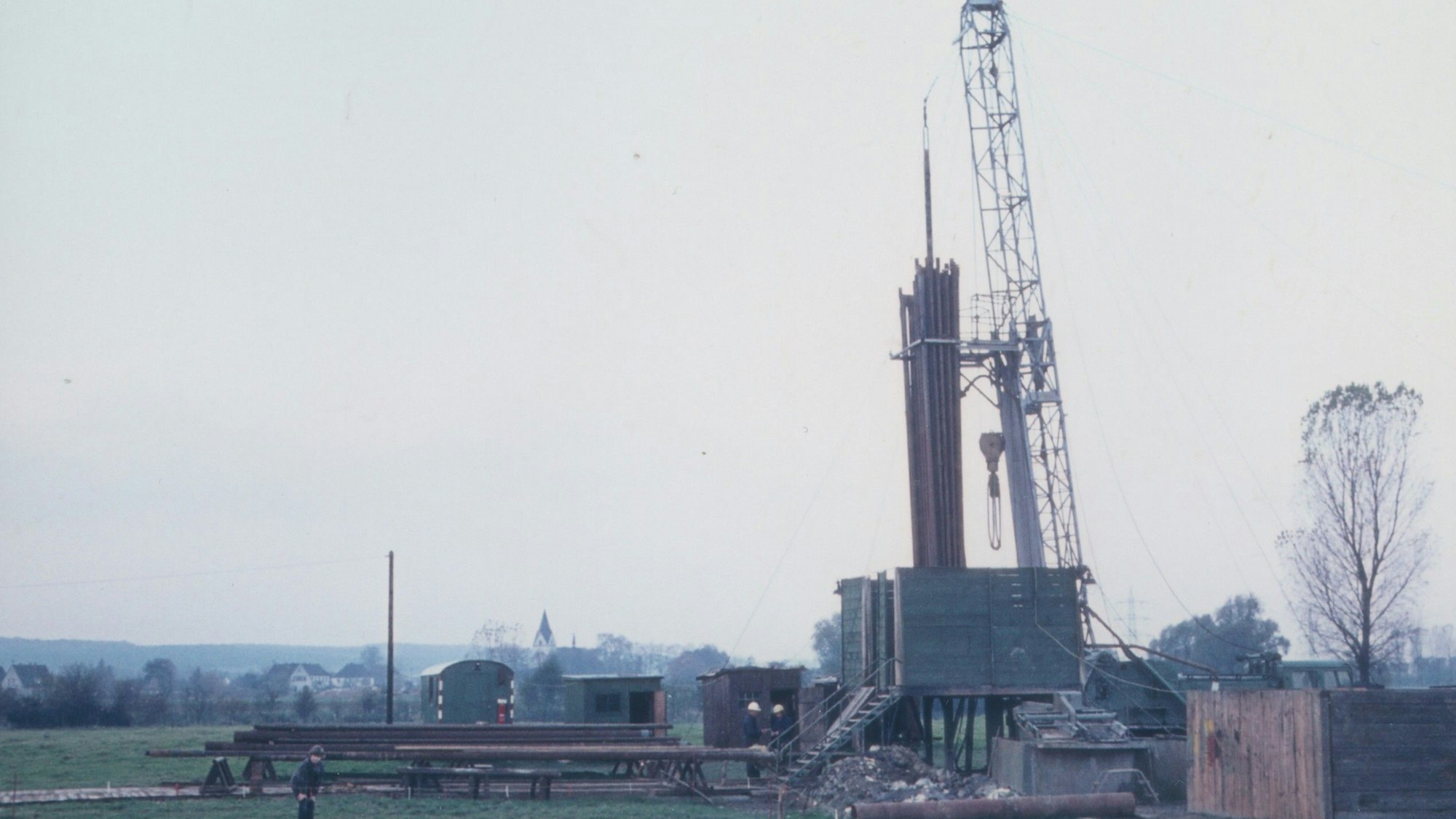 Am 7. August 1972 starteten die Bohrungen zur Erkundung des Bodens in Niederpleis, ein Thermalbad sollte gebaut werden.