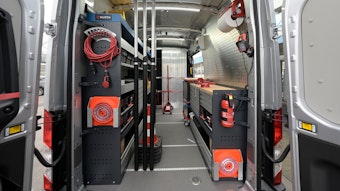 Der Autobauer Ford in Köln setzt umgebaute Ford Transits als mobile Werkstätten ein, die direkt beim Kunden kleine Reparaturen und Wartungen durchführen können.