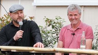 Friedhelm Funkel (r.) ist mit seinem FC-Nachfolger Steffen Baumgart zu Gast beim Talk „Loss mer schwade" im Haus Unkelbach in Köln.