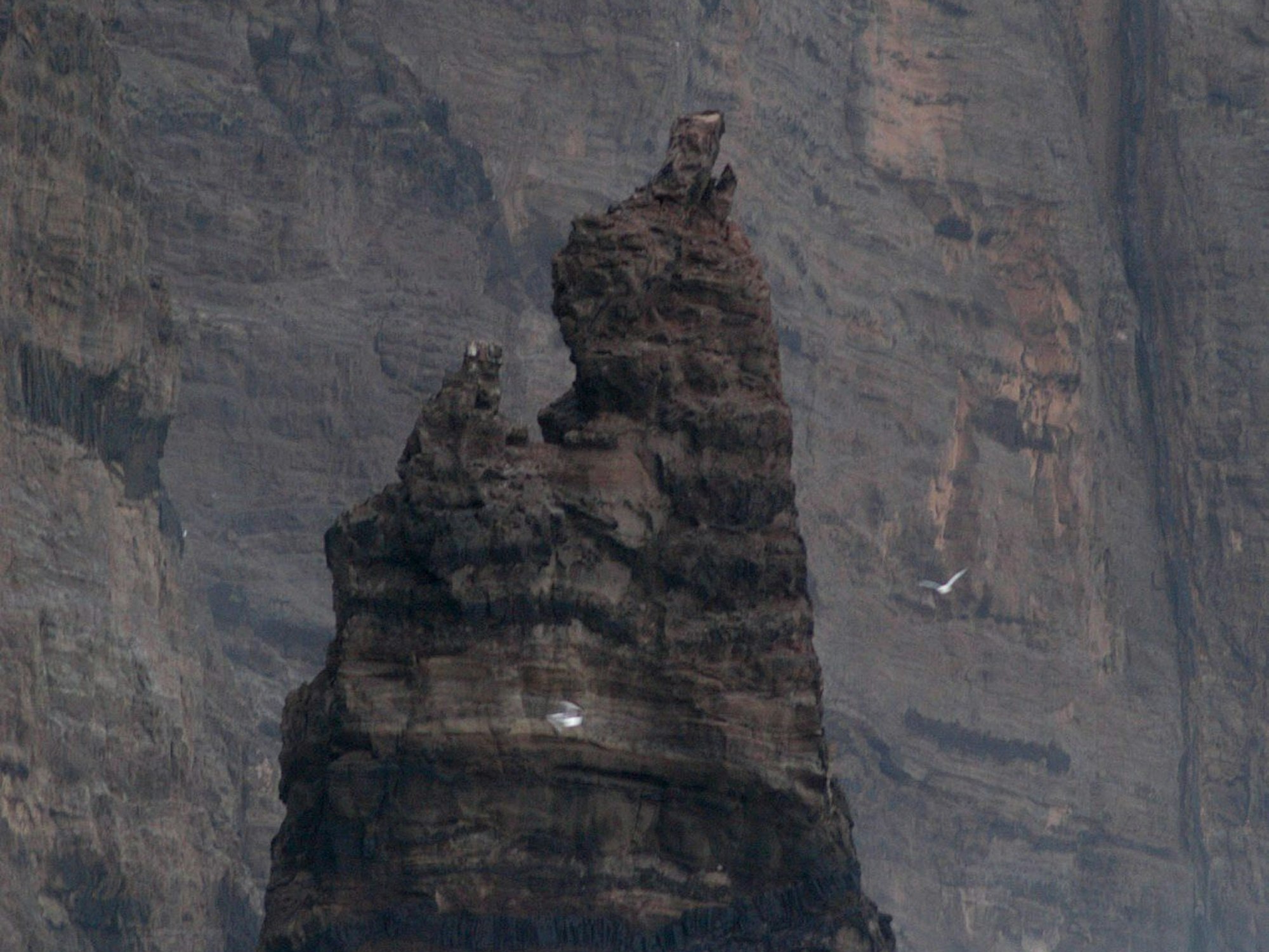 Das Foto von 2005 zeigt den riesigen Felsen mit dem Namen „Finger Gottes“ vor der Küste Gran Canarias.