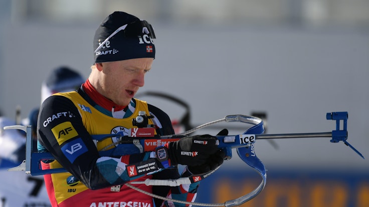 Johannes Thingnes Bö aus Norwegen beim Schießen.