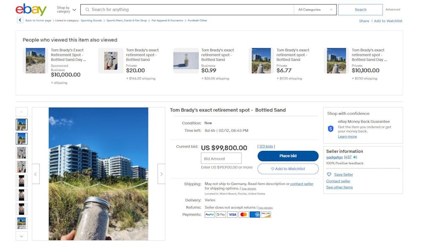 Screenshot der Ebay-Auktion, in der ein Verkäufer Sand vom Strand in Tampa verkauft, auf dem Tom Brady zuvor seinen Rücktritt aus der NFL verkündet haben soll.