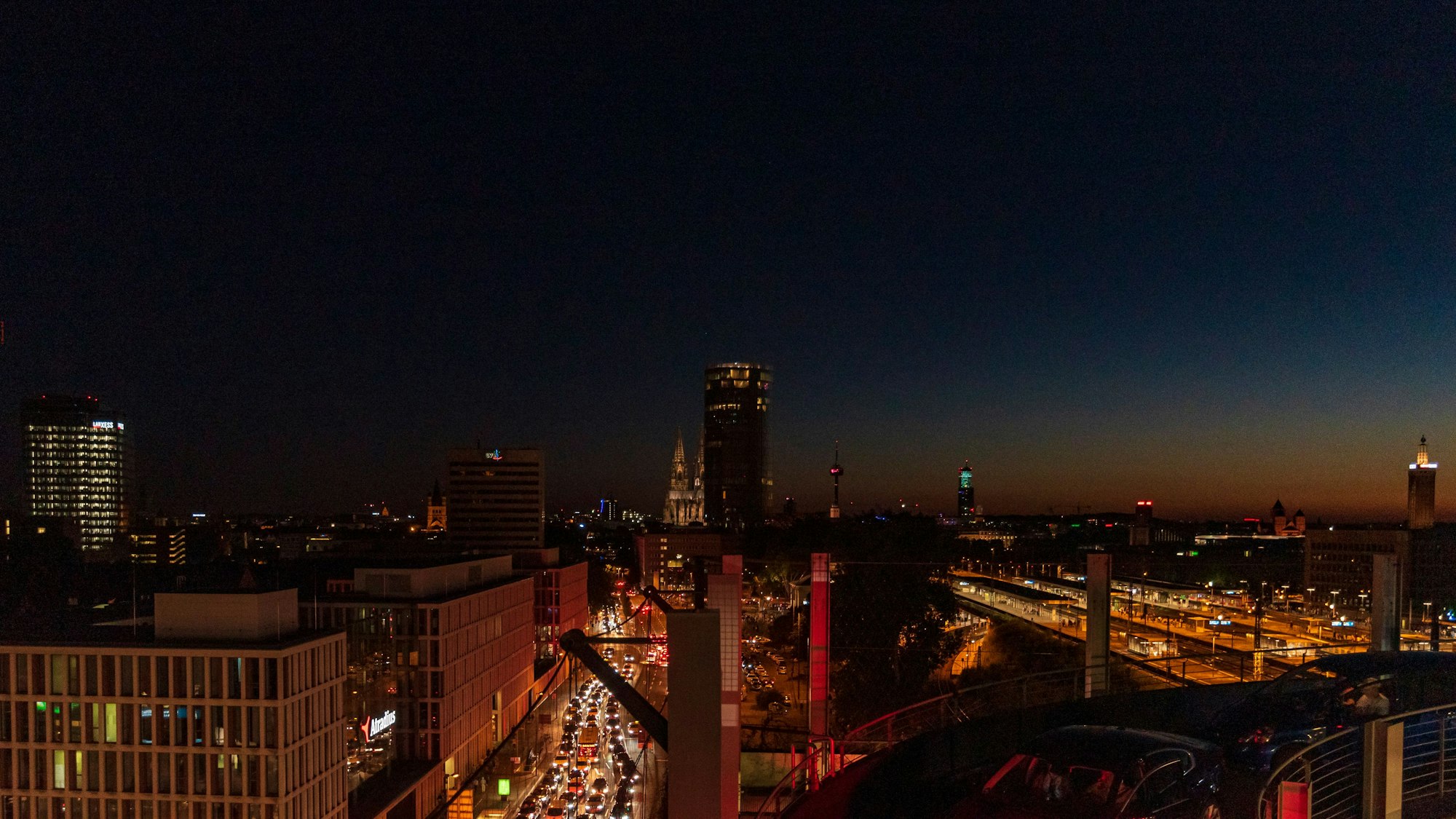Die Kölner Skyline bei Nacht
