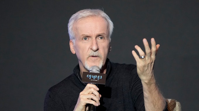 Regisseur James Cameron spricht während einer Pressekonferenz in Seoul.