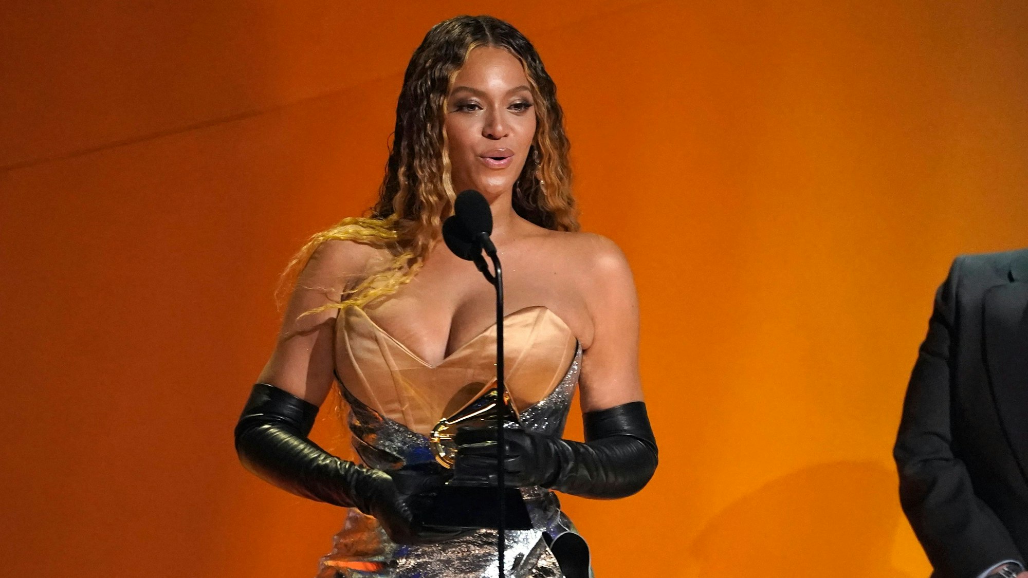 Beyonce nimmt den Preis für das beste Dance/Electronic Music Album für "Renaissance" bei der Verleihung der 65. Grammy Awards entgegen. Die begehrten Musikpreise werden in mehreren Kategorien von der Academy of Recording Arts and Sciences vergeben. +++ dpa-Bildfunk +++