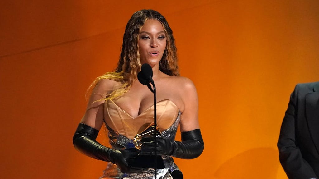 Beyonce nimmt den Preis für das beste Dance/Electronic Music Album für "Renaissance" bei der Verleihung der 65. Grammy Awards entgegen. Die begehrten Musikpreise werden in mehreren Kategorien von der Academy of Recording Arts and Sciences vergeben. +++ dpa-Bildfunk +++