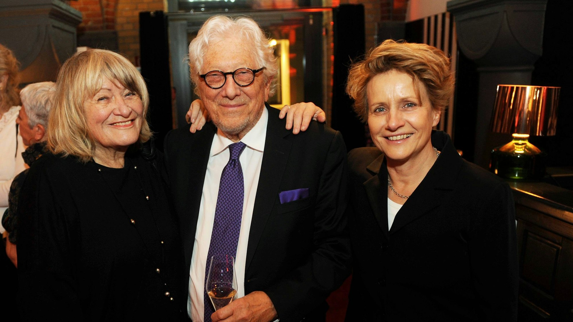 Heinz Holtmann 2019 bei der Feier seines 80. Geburtstags mit Alice Schwarzer und Bettina Flitner