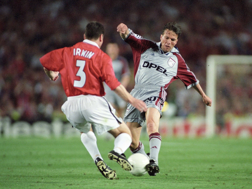Lothar Matthäus (re) in Aktion gegen Irwin in Aktion im Finale des Europapokals der Landesmeister zwischen Manchester United und dem FC Bayern München.