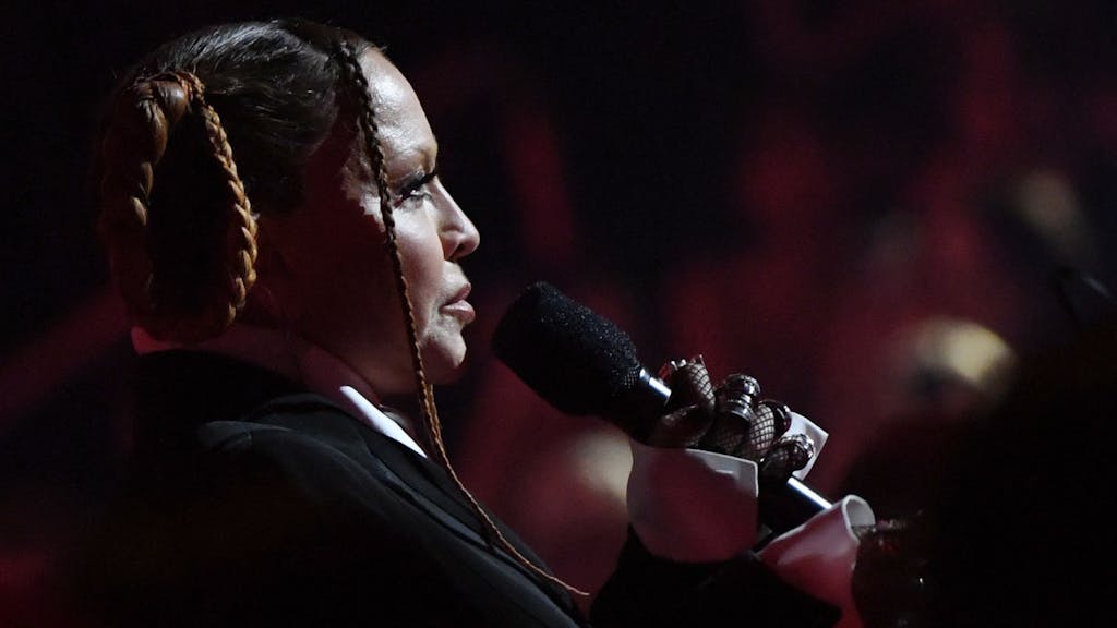 Madonna sorgte mit ihrem Auftritt bei den Grammys in Los Angeles für einige Verwunderung.