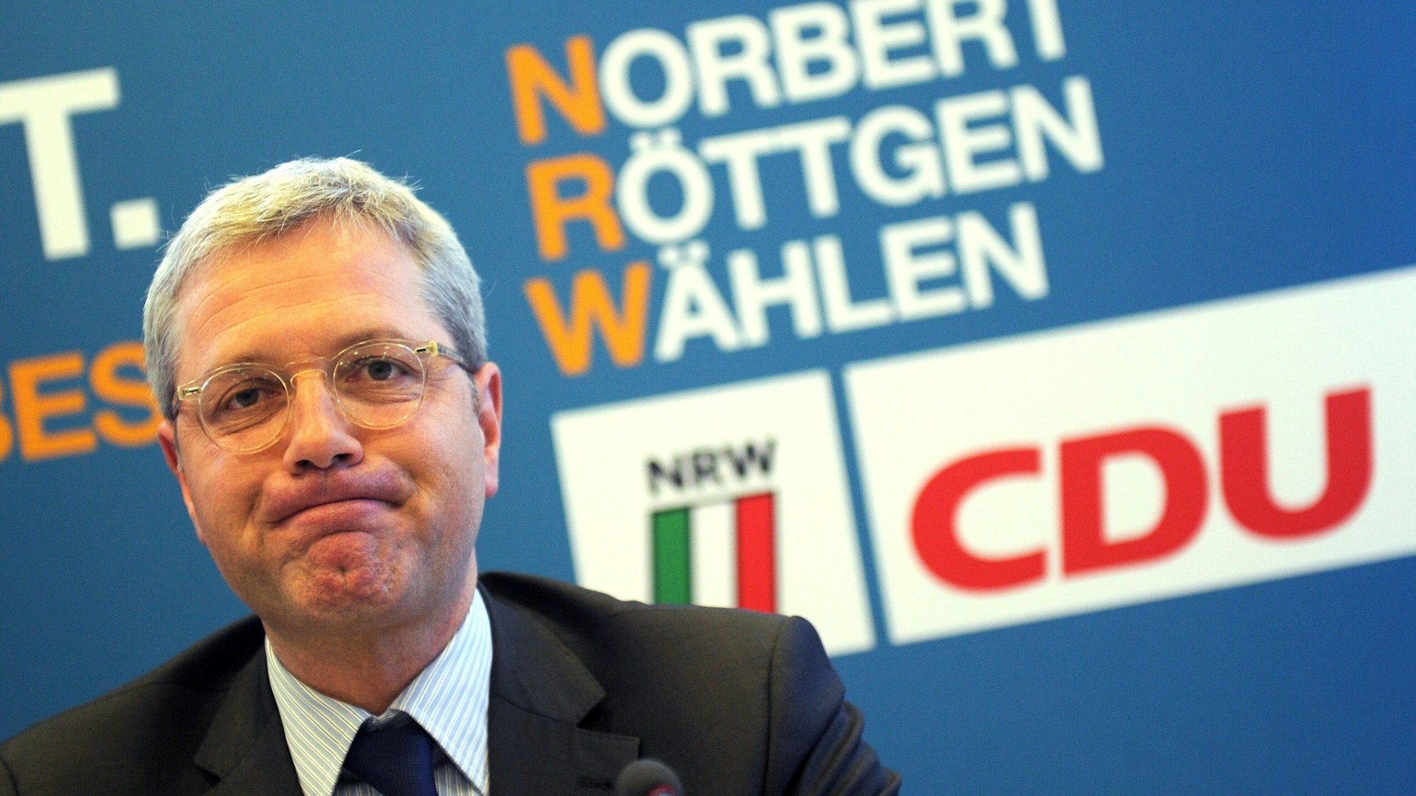 Der Spitzenkandidat der nordrhein-westfälischen CDU zur Landtagswahl 2012, Norbert Röttgen, stellt am Dienstag (17.04.2012) in der Parteizentrale in Düsseldorf weitere Mitglieder seines Schattenkabinetts vor. Foto: Caroline Seidel dpa/lnw ++ +++ dpa-Bildfunk +++
