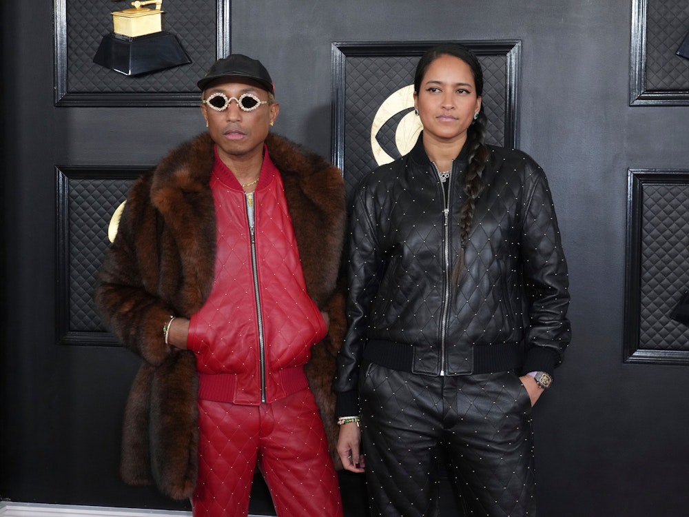 Pharrell Williams und Helen Lasichanh kommen zur Verleihung der 65. Grammy Awards.