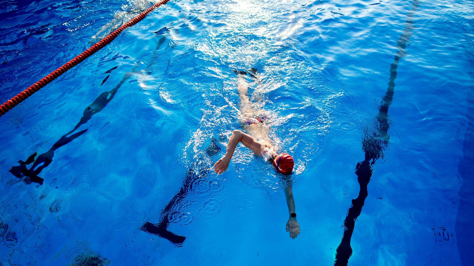 Schwimmkurse sind begehrt, doch es fehlt an Lehrschwimmbecken (Symbolbild).