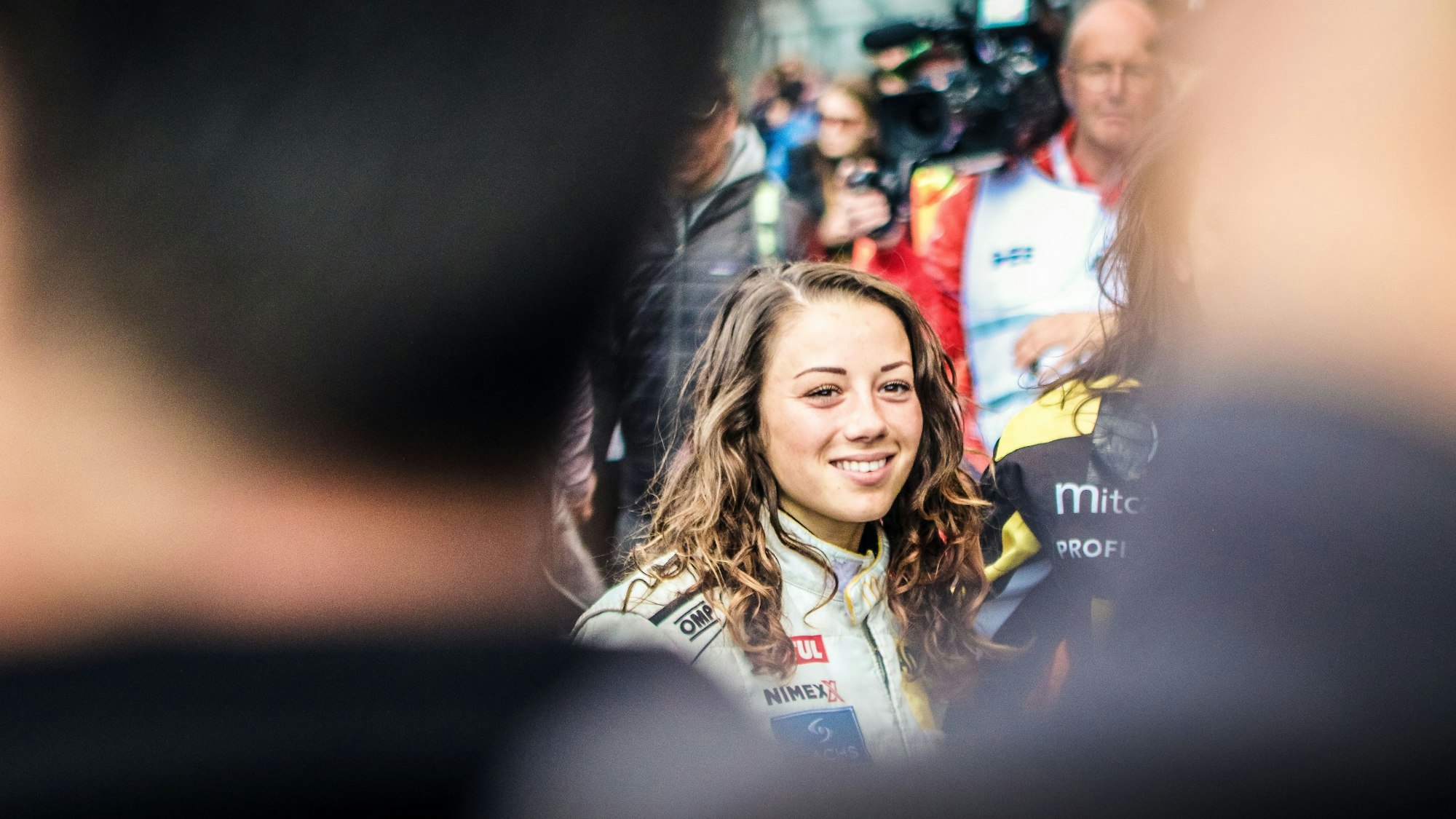 Rennfahrerin Carrie Schreiner steht beim 24-Stunden-Rennen am Nürburgring unter ständiger Beobachtung.