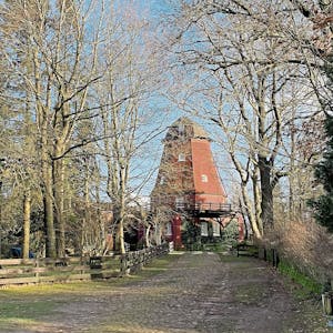 Die flügellose Windmühle im niedersächsischen Eddelstorf:  Neue Windräder dürfen in ihrer Nähe nicht gebaut werden.
