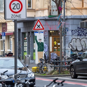 In der Venloer Straße stehen Tempo 20 Schilder.