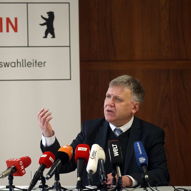 Stephan Bröchler, Landeswahlleiter, auf einer Pressekonferenz zum Stand der Vorbereitungen für die Wiederholungswahlen am 12. Februar.