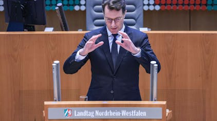 NRW-Ministerpräsident Hendrik Wüst bei einer Rede im nordrhein-westfälischen Landtag.