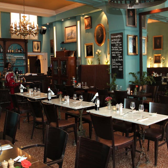Das L'Apéro präsentiert sich seinen Gästen als romantisch eingerichtetes Speiselokal.