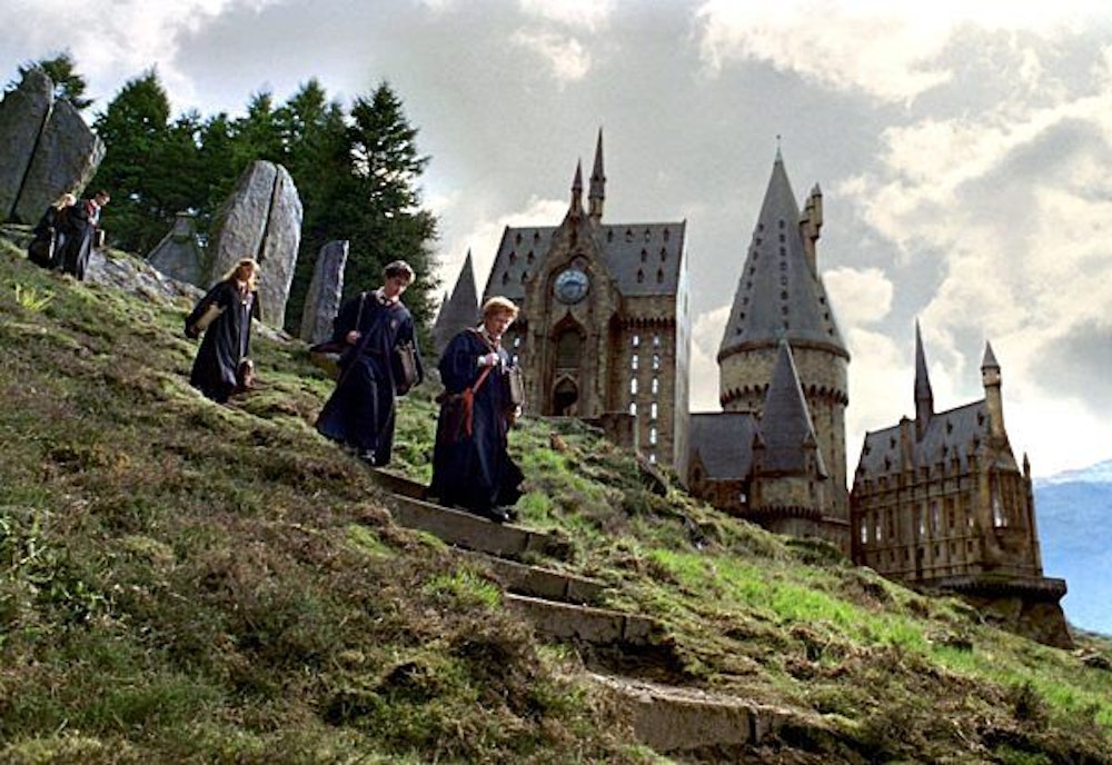 Der begabte Zauberlehrling Harry Potter (Daniel Radcliffe, 2.v.r.) im Kinofilm "Harry Potter und der Gefangene von Askaban".