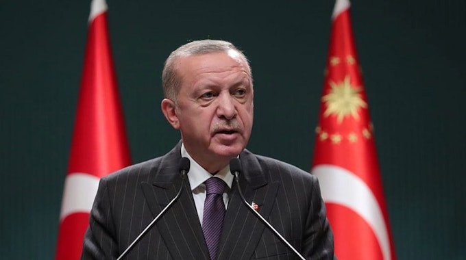 Der türkische Präsident Recep Tayyip Erdogan hat nach den Erdbeben in der Türkei eine siebentägige Staatstrauer ausgerufen.