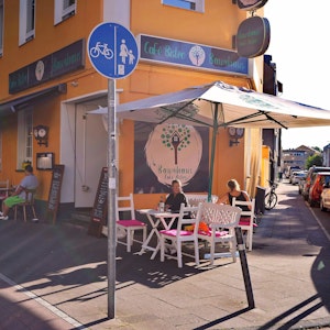 Das Café Baumhaus an der Brühler Straße.
