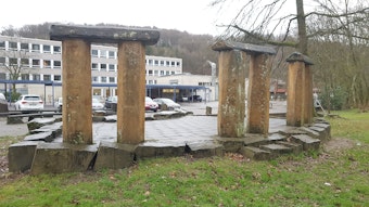 Der Steinkreis am Schulzentrum in Kürten wird ab 3. April abgeräumt.