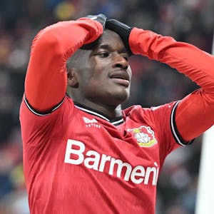 &nbsp;Leverkusens Moussa Diaby reagiert nach einer verpassten Torchance.&nbsp;