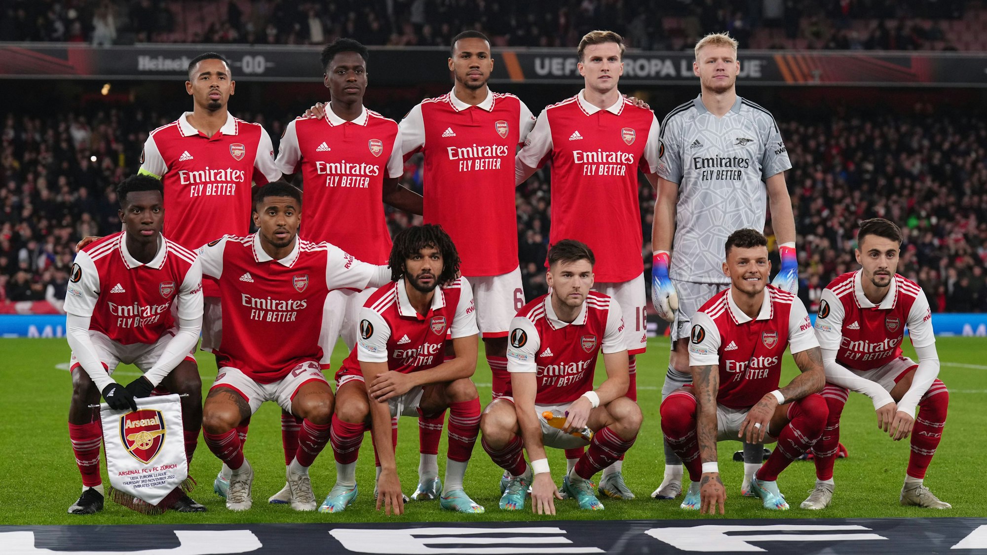 Das Team des FC Arsenal vor einem Spiel in der Europa League.
