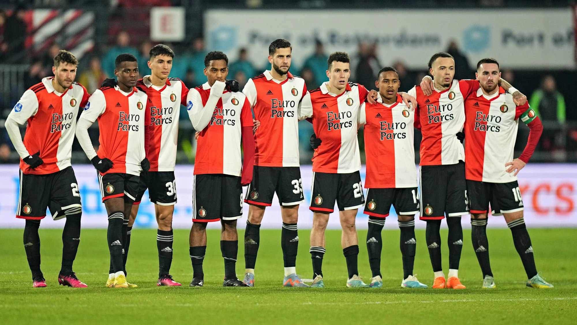 Das Team von Feyenoord Rotterdam im Elfmeterschießen.