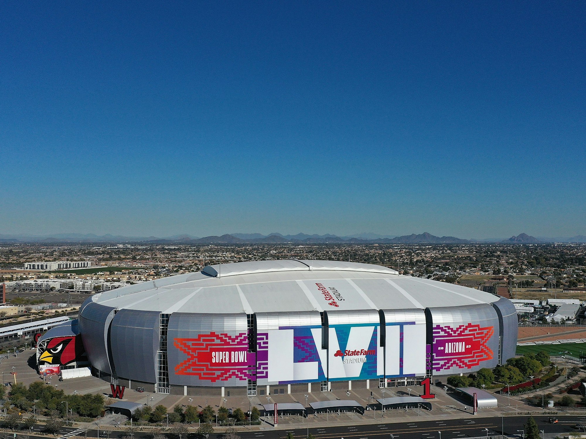 Der NFL Super Bowl LVII findet am 12. Februar 2023 im  State Farm Stadion in Glendale (Arizona) statt