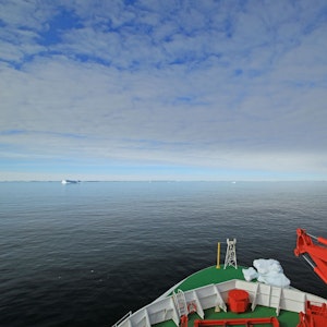 Polarstern im Januar 2023 im eisfreien Bellingshausenmeer, Westantarktis. Polarstern in ice free Bellingshausen Sea, West Antarctica, in January 2023.