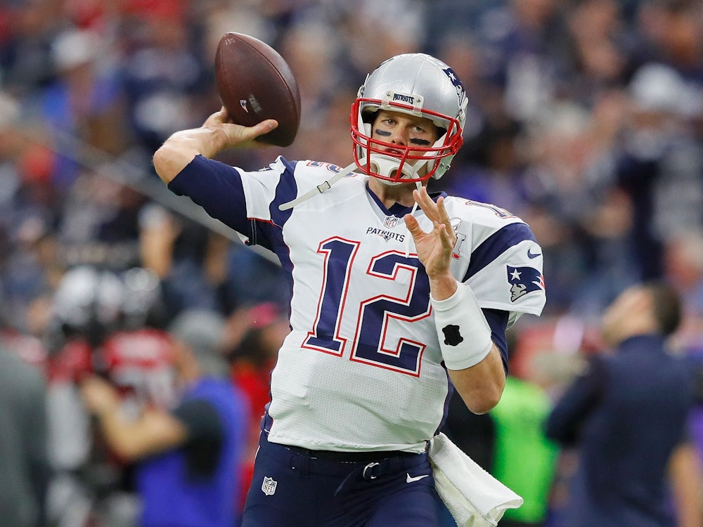 Tom Brady, Quarterback der New England Patriots wärmt sich für den Super Bowl gegen die Atlanta Falcons am 5. Februar 2017 auf.