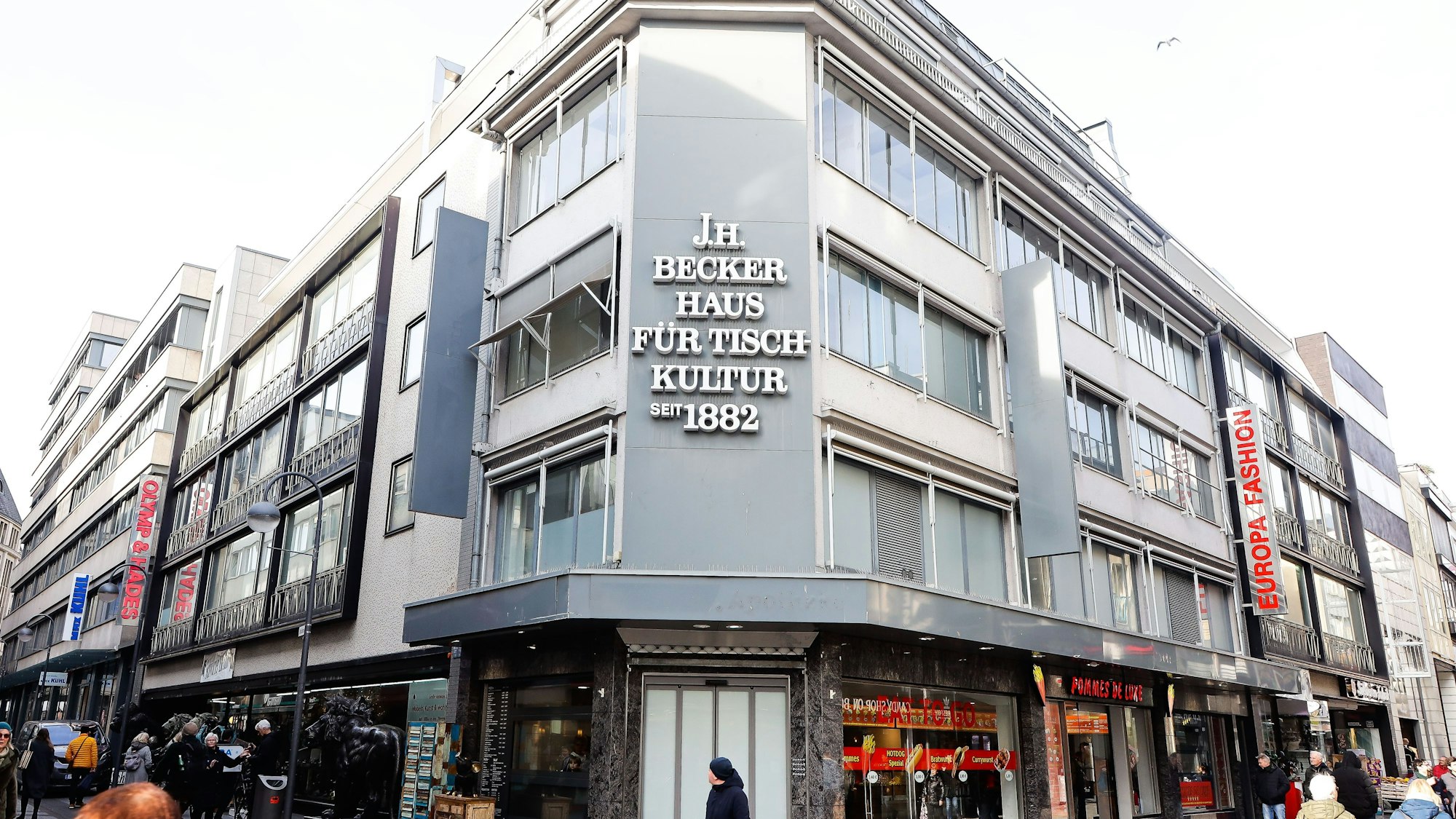 Das Bild zeigt das Eckgebäude Hohe Straße/Brückenstraße.