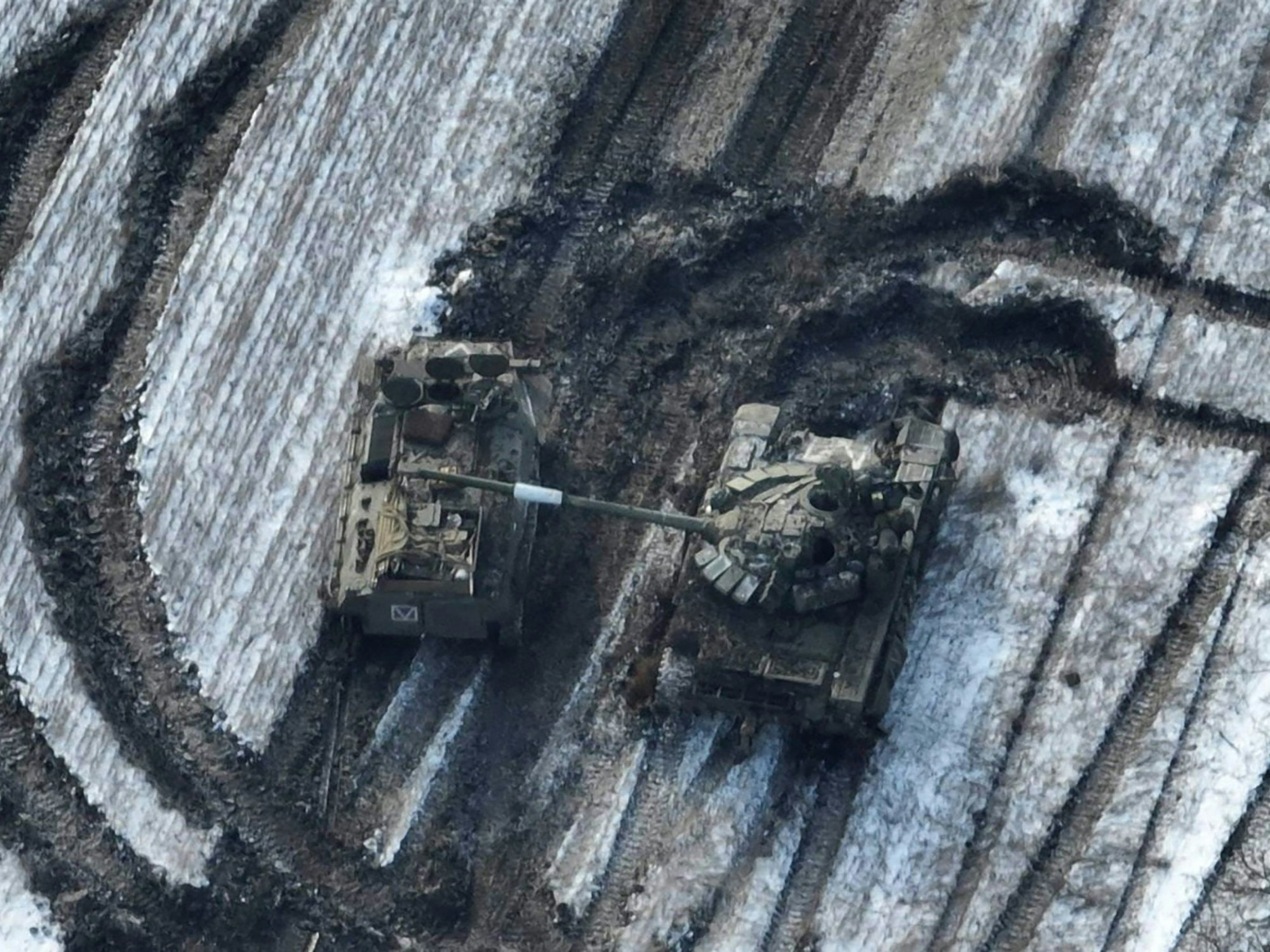 Dieses Bild der ukrainischen Streitkräfte vom Februar 2023 zeigt zerstörte russische Panzer auf einem Feld nach einem völlig missglückten Angriffsversuch bei Wuhledar. Der Kampf um die kleine Bergbaustadt an der östlichen Frontlinie der Ukraine hat sich zu einem entscheidenden Brennpunkt im Kampf um Donezk entwickelt.