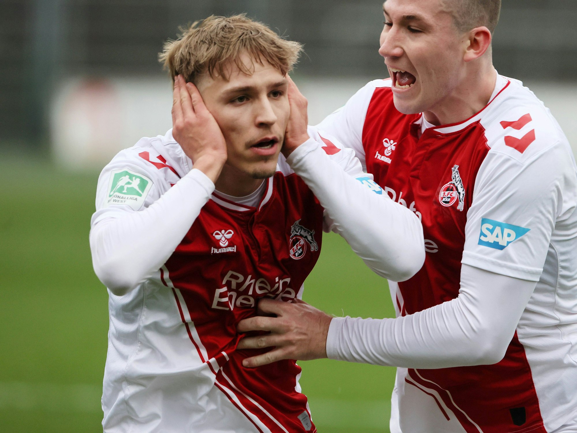 Maximilian Schmid jubelt für die U21 des 1. FC Köln gegen Düren am 11. Februar 2023