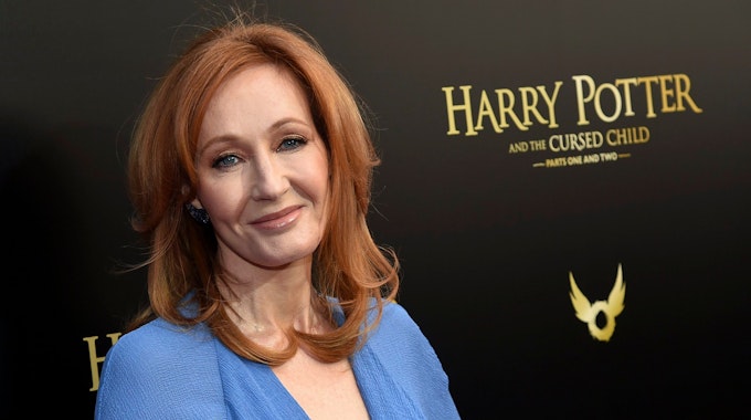 Die Autorin J.K. Rowling kommt zur Premiere des Theaterstücks „Harry Potter and the Cursed Child“.