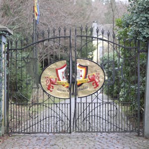 Der Eingang zur Burg Welterode in Eitorf.