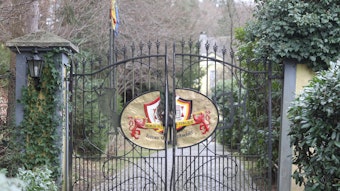 Der Eingang zur Burg Welterode in Eitorf.