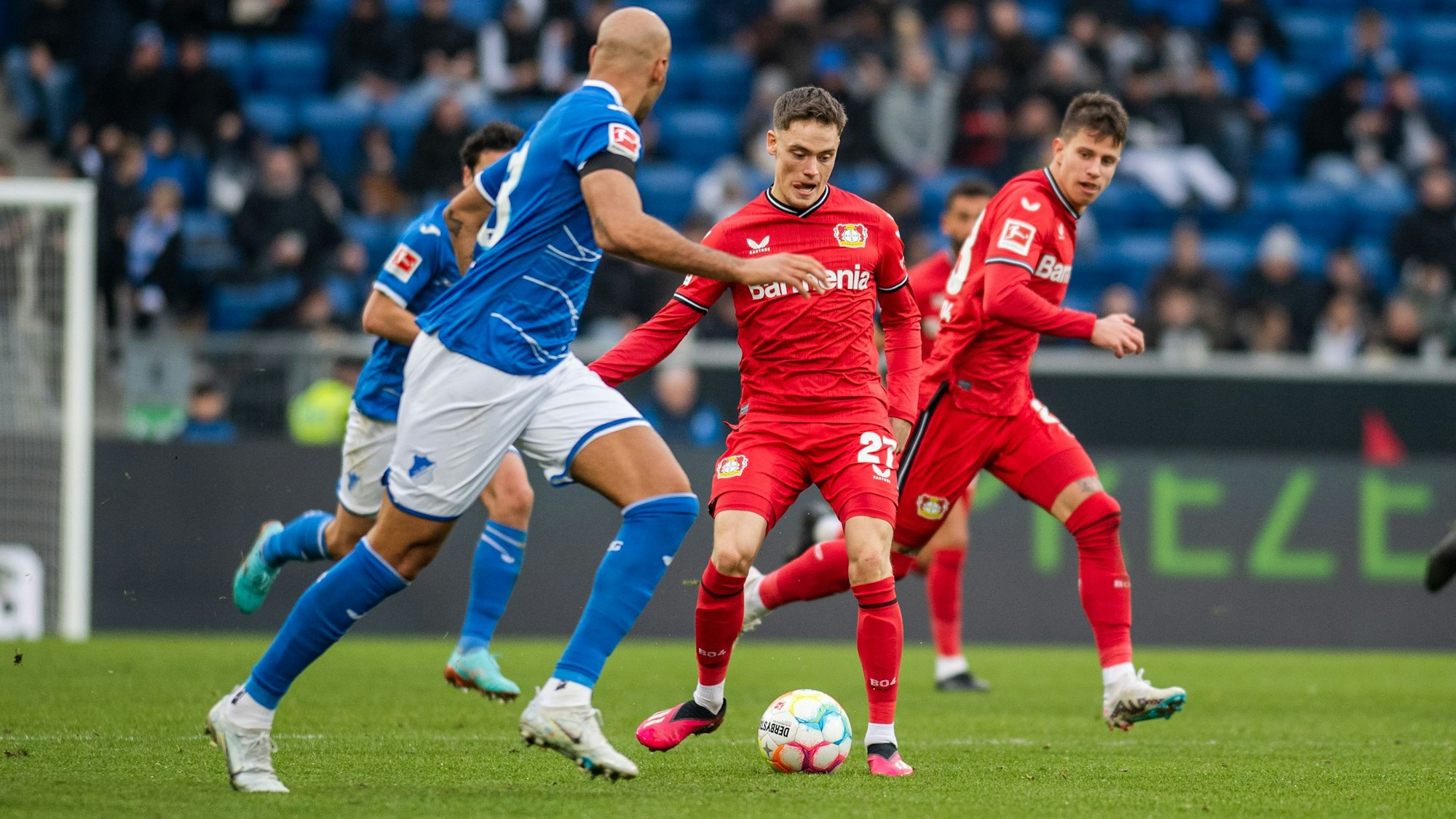 Florian Wirtz (M.) bereitete gegen Hoffenheim ein Tor vor und leitete die beiden anderen Treffer ein.