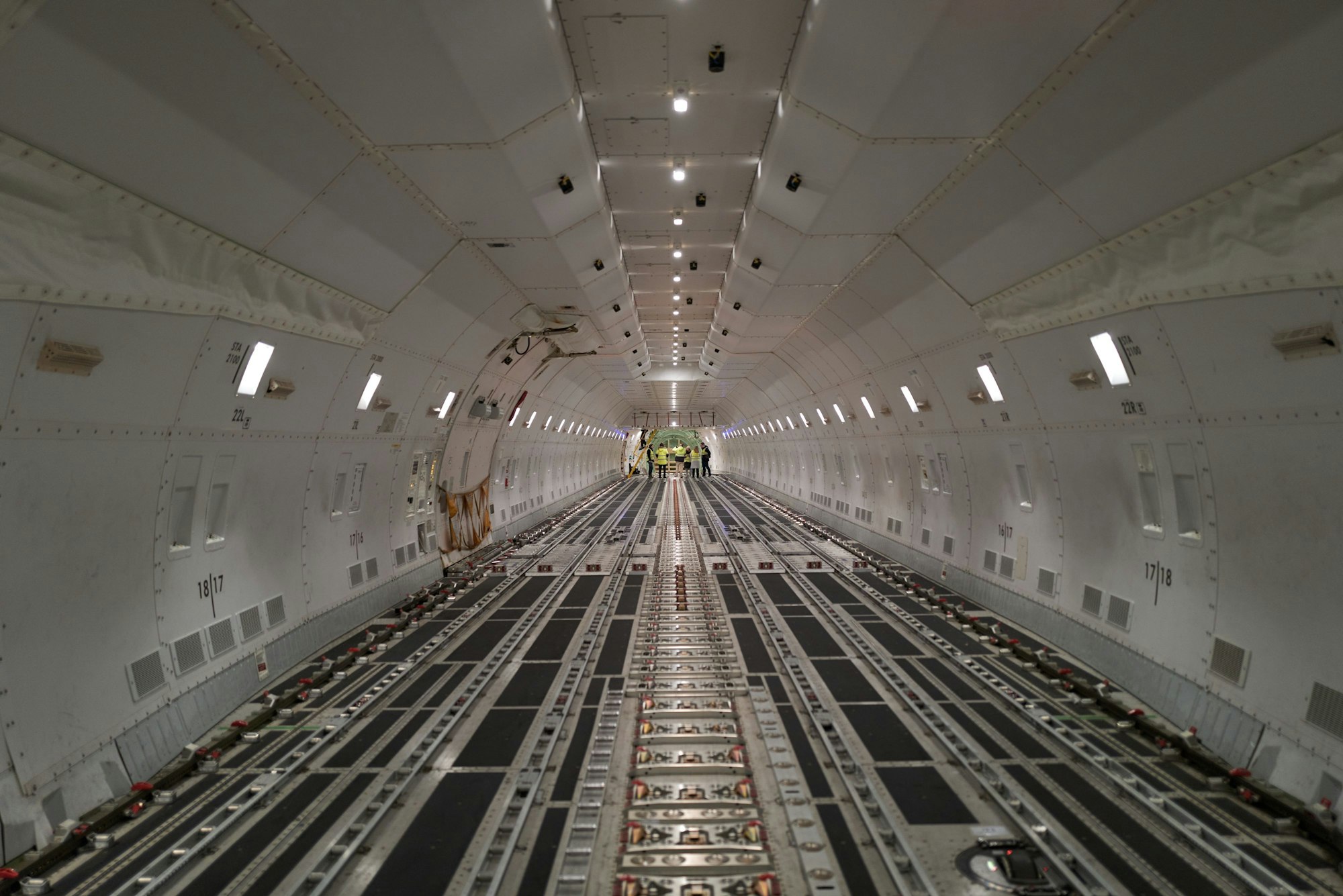 Der leere Laderaum einer Boeing-747 der UPS Airlines.