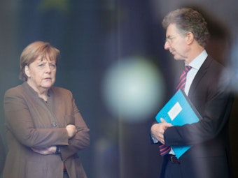 Angela Merkels einstiger Berater für Außen- und Sicherheitspolitik, Christoph Heusgen, zusammen mit der damaligen Kanzlerin 2016 im Bundeskanzleramt.