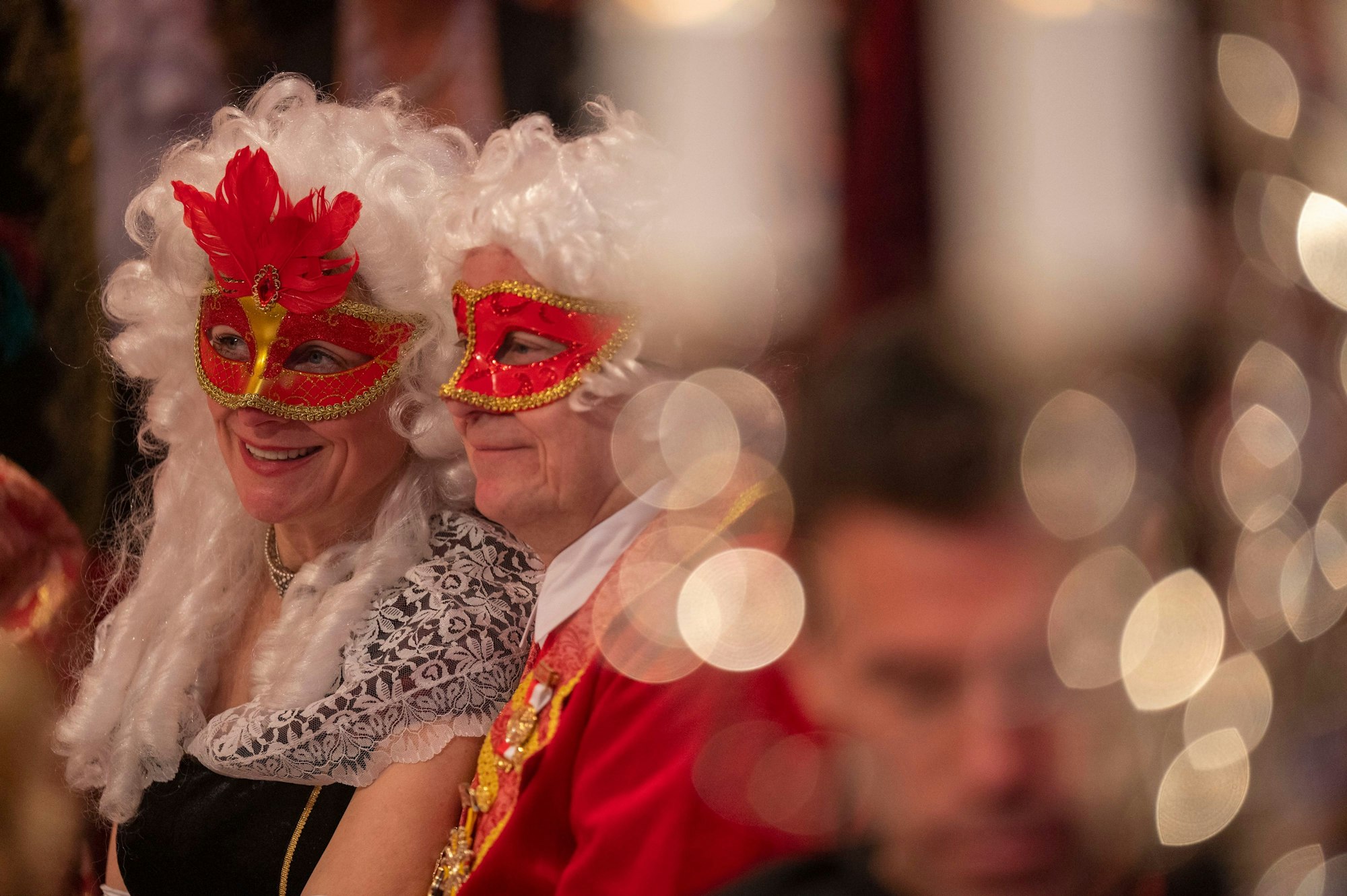 Gäste beim Venezianischen Maskenball der Roten Funken.