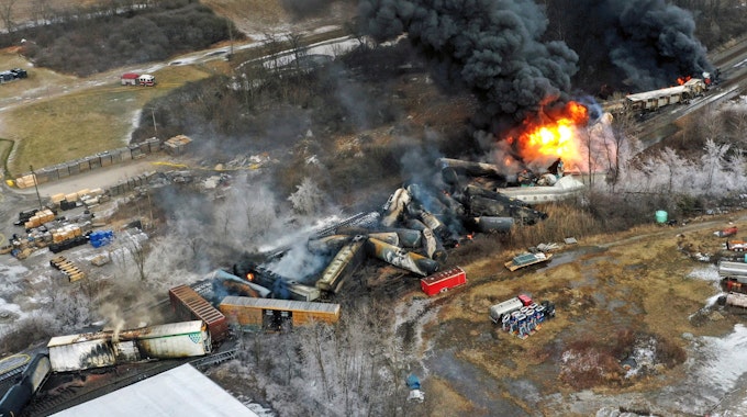 Ein Foto zeigt das Ausmaß der Zugkatastrophe in Ohio (USA).
